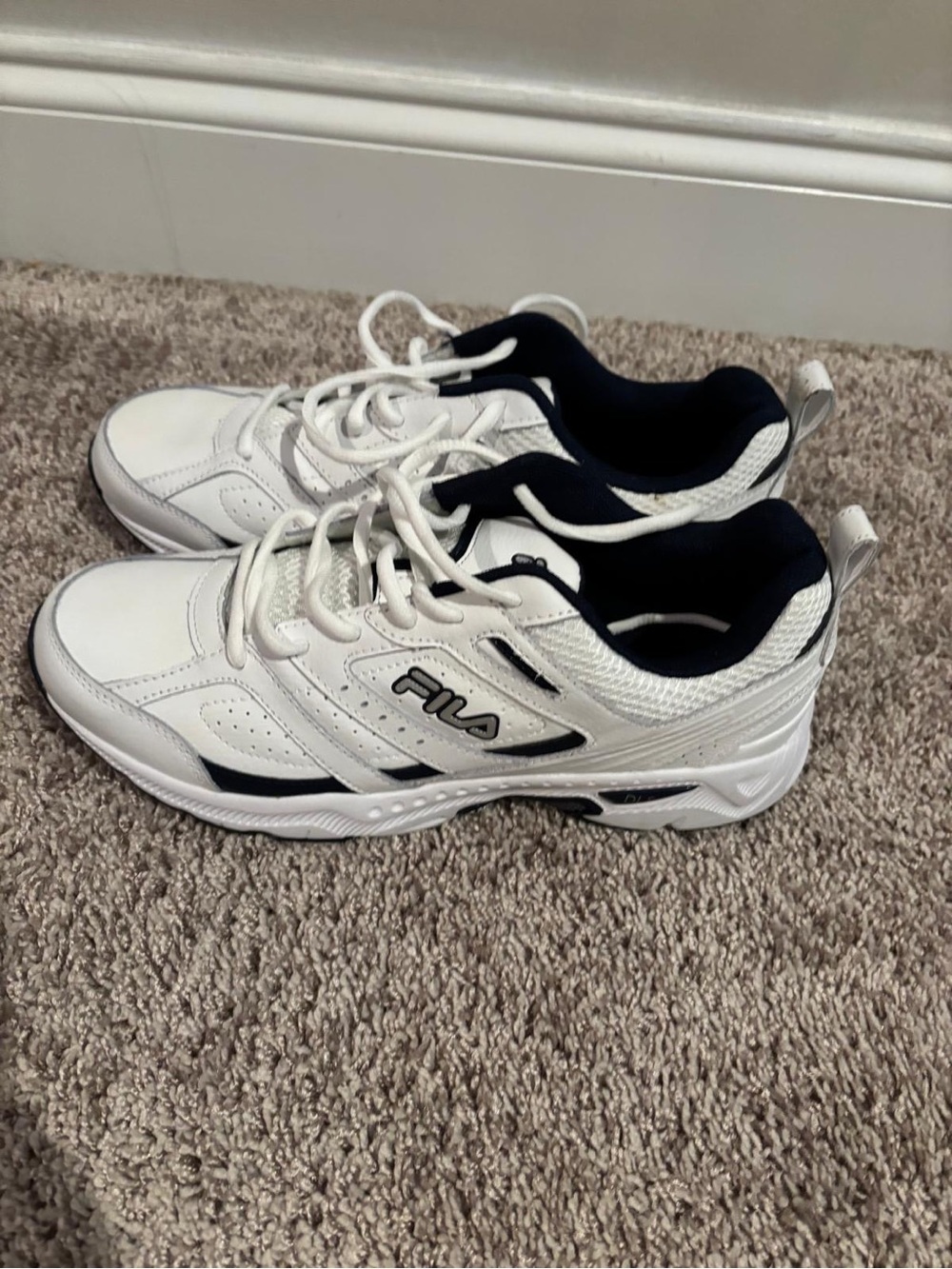 Fila Men's White and black Low-Top Athletic Sneakers